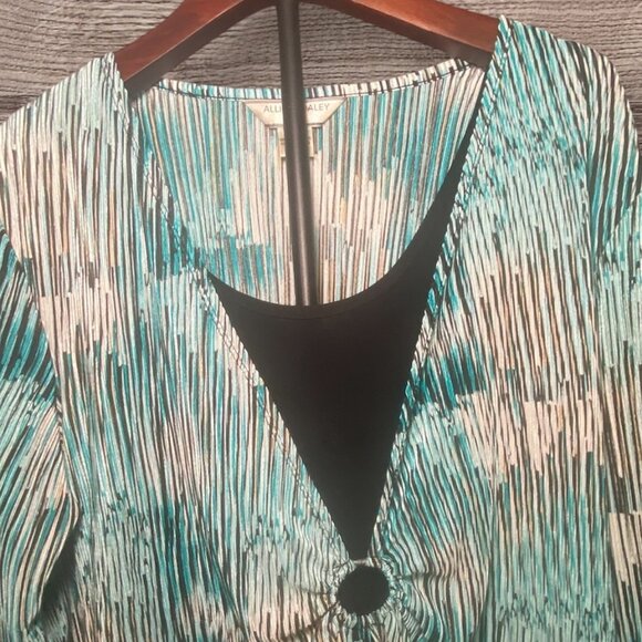Allison Daley Green & White Pleated Long Sleeve Top With Black Tank Insert - Picture 2 of 8